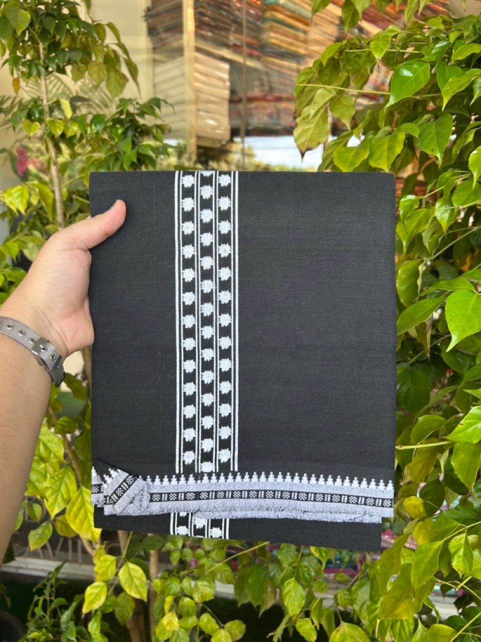 18% Discount! Cotton 80% & Polyester 20%. Kaitharikada Single Black - Kaily / Lungi - 40s - 2 inch Printed kara Kuppadam Border (2 meter / 4 muzham) - 9 KK8040 MUT