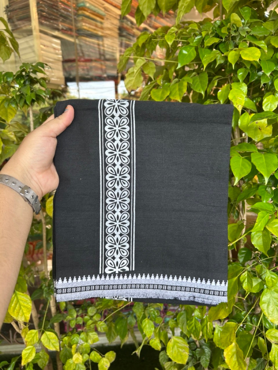 18% Discount! Cotton 80% & Polyester 20% - Kaitharikada Single Black - Kaily / Lungi - 40s - 2 inch Printed kara Kuppadam Border (2 meter / 4 muzham) - 2 KK8040 MUT