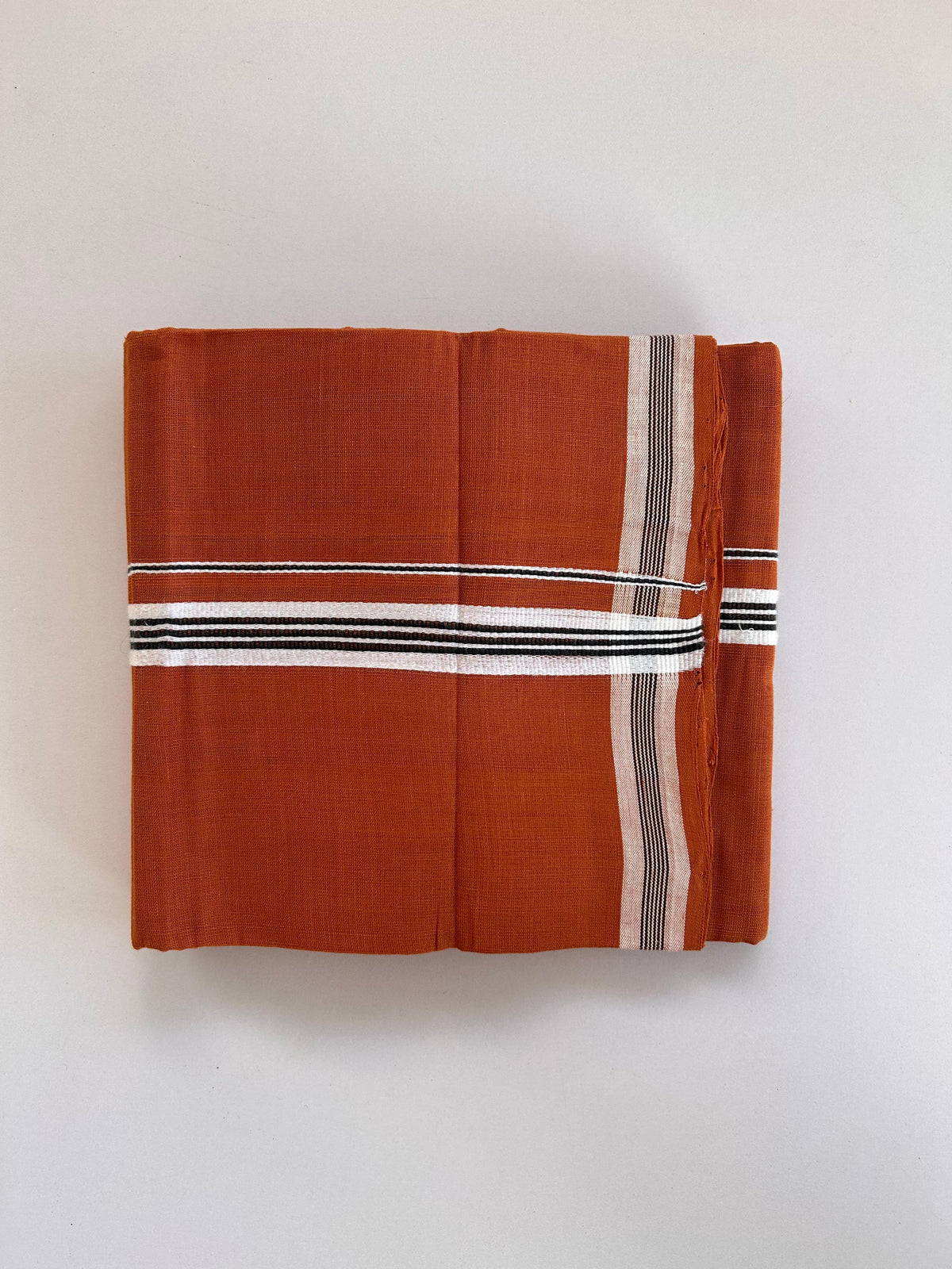 Kerala Handloom Single Kaily/Lungi - KaithariKada 100% Pure Cotton - 60s - 2.5 cm Black & White Kara With Kavi Colour Body - (2 meter / 4 muzham) - 50 KK8081 ELA