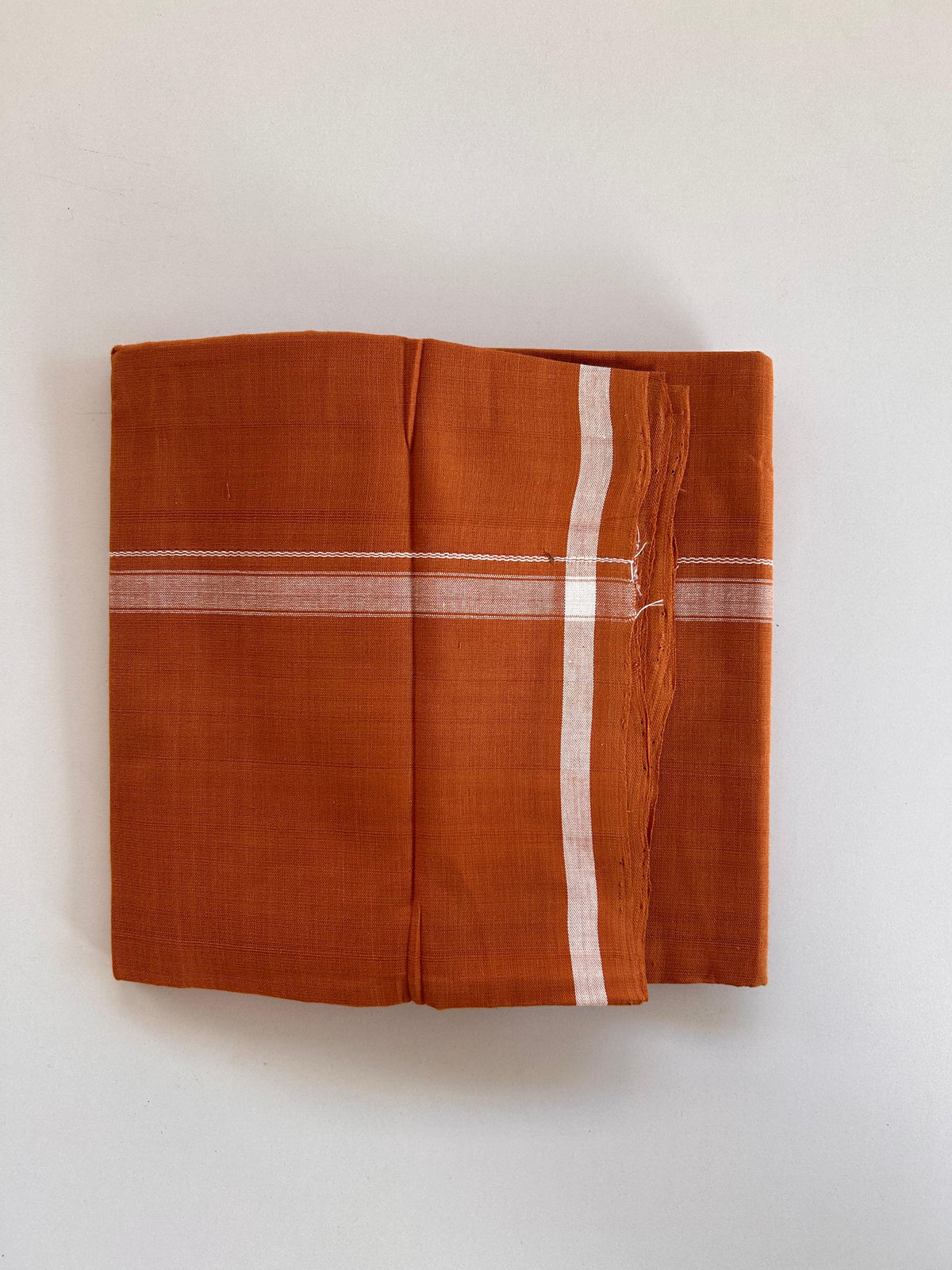Kerala Handloom Single Kaily/Lungi - KaithariKada 100% Pure Cotton - 30s - 1.5 cm White Shaded Kara With Kavi Colour Body - (2 meter / 4 muzham) - 52 KK8081 ELA