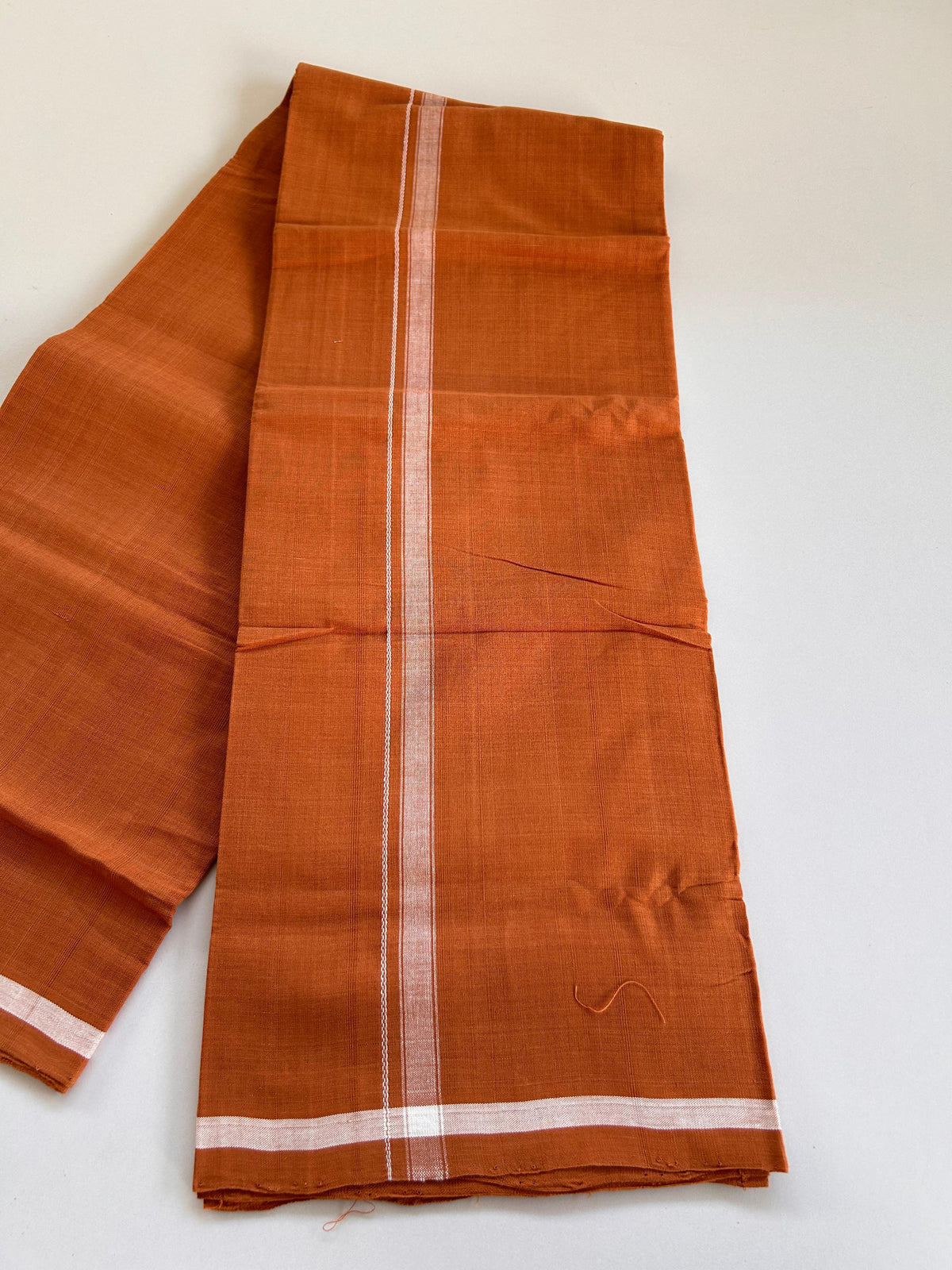 Kerala Handloom Single Kaily/Lungi - KaithariKada 100% Pure Cotton - 30s - 1.5 cm White Shaded Kara With Kavi Colour Body - (2 meter / 4 muzham) - 52 KK8081 ELA