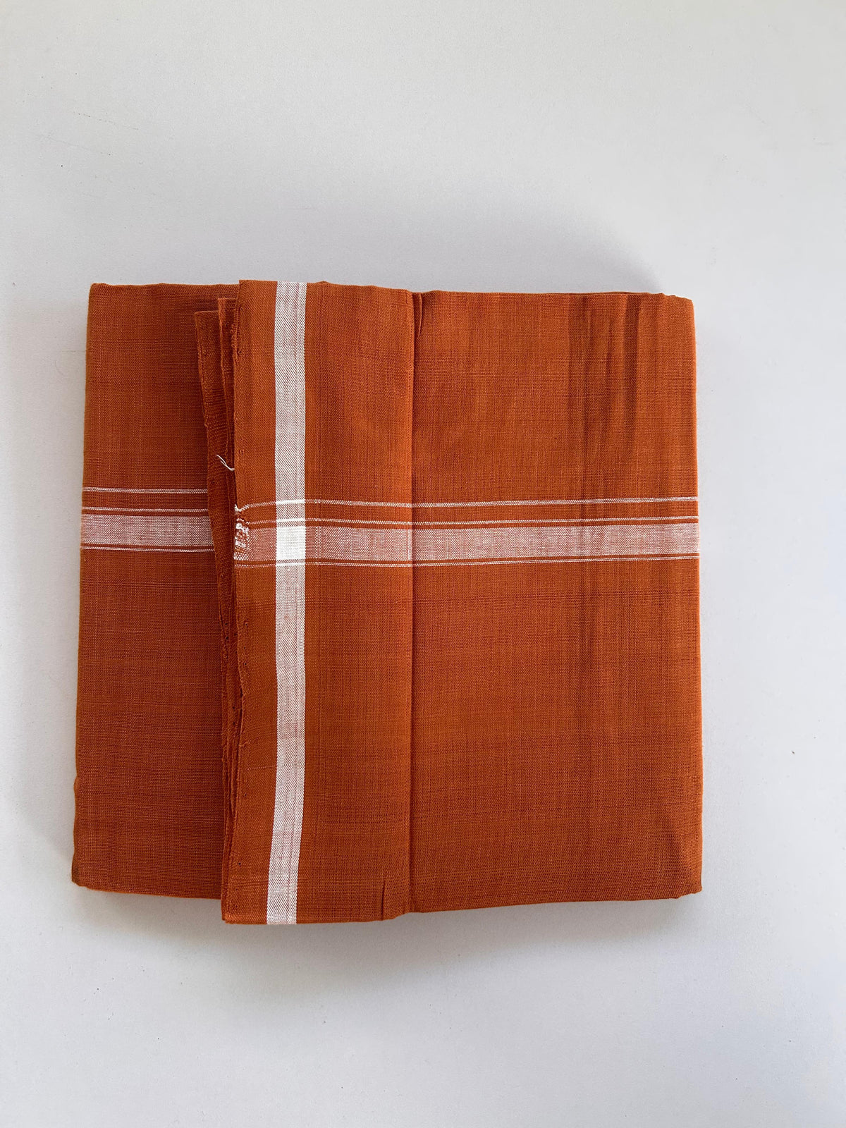 Kerala Handloom Single Kaily/Lungi - KaithariKada 100% Pure Cotton - 30s - 1.5 cm White Shaded Kara With Kavi Colour Body - (2 meter / 4 muzham) - 53 KK8081 ELA