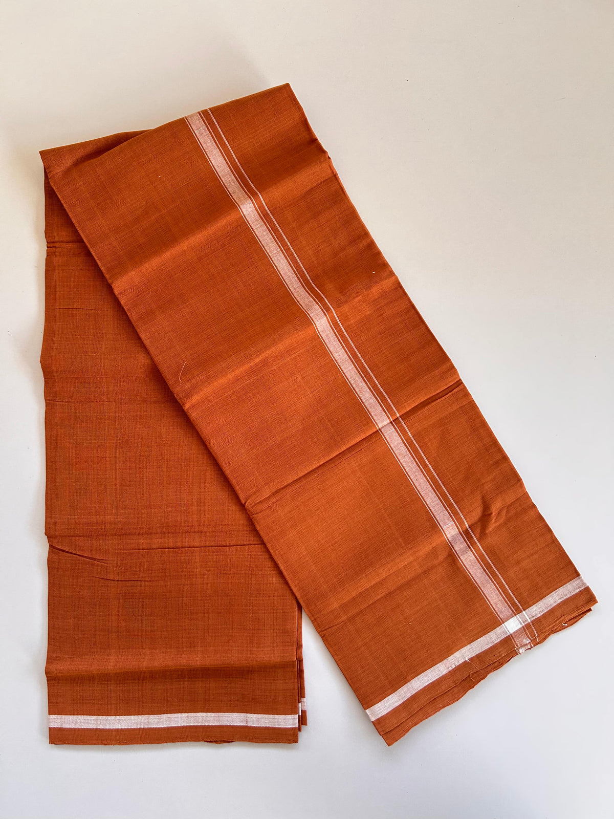 Kerala Handloom Single Kaily/Lungi - KaithariKada 100% Pure Cotton - 30s - 1.5 cm White Shaded Kara With Kavi Colour Body - (2 meter / 4 muzham) - 53 KK8081 ELA