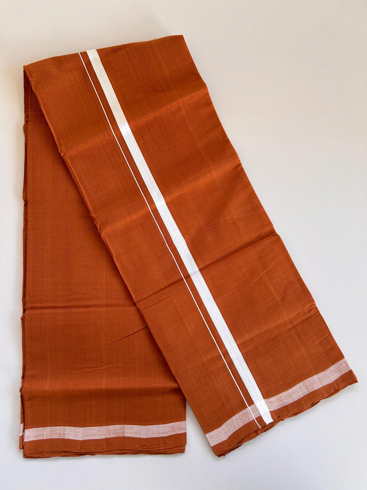 Kerala Handloom Single Kaily/Lungi - KaithariKada 100% Pure Cotton - 60s - 1.5 cm White Kara With Kavi Colour Body - (2 meter / 4 muzham) - 54 KK8081 ELA