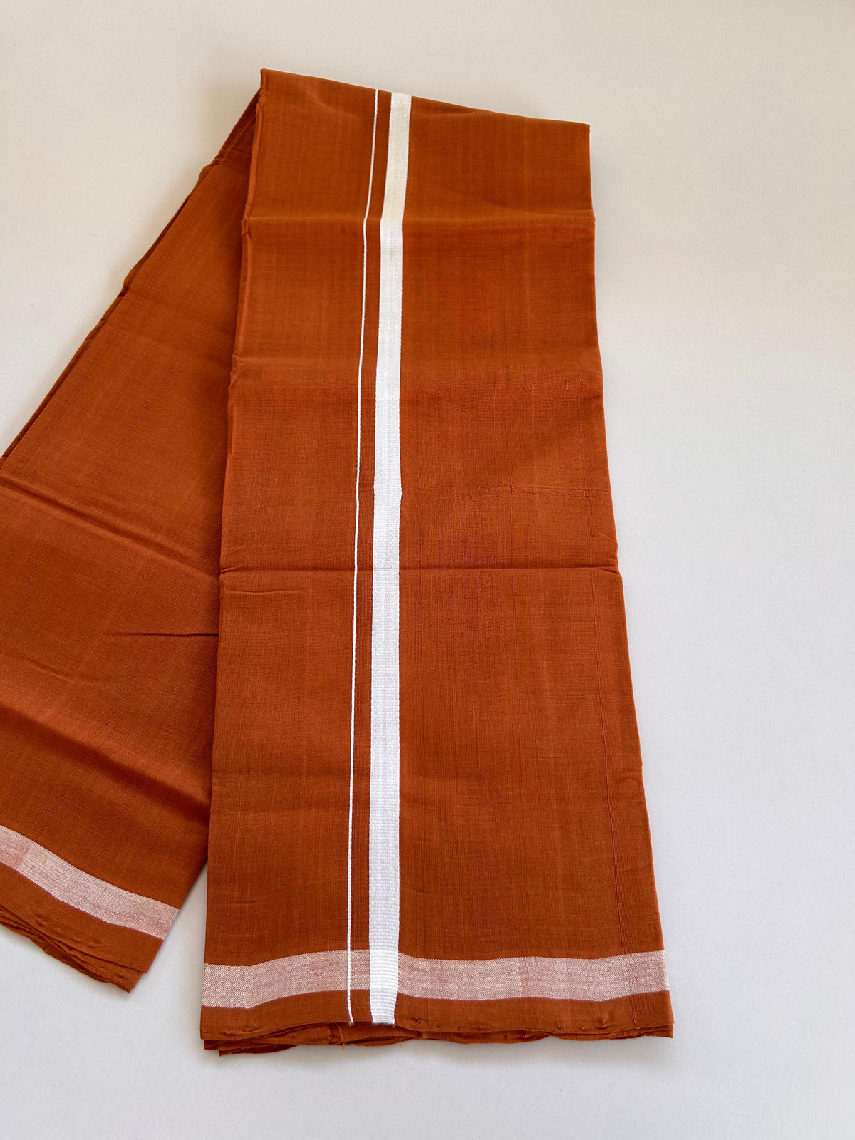 Kerala Handloom Single Kaily/Lungi - KaithariKada 100% Pure Cotton - 60s - 1.5 cm White Kara With Kavi Colour Body - (2 meter / 4 muzham) - 54 KK8081 ELA