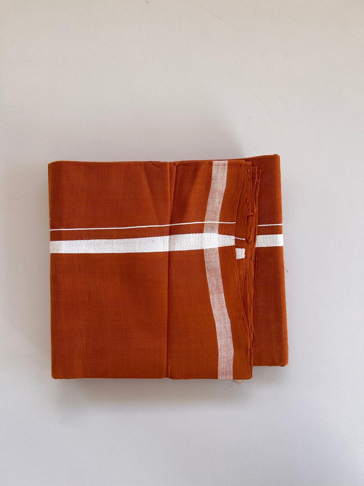 Kerala Handloom Single Kaily/Lungi - KaithariKada 100% Pure Cotton - 60s - 1 cm White Kara With Kavi Colour Body - (2 meter / 4 muzham) - 55 KK8081 ELA