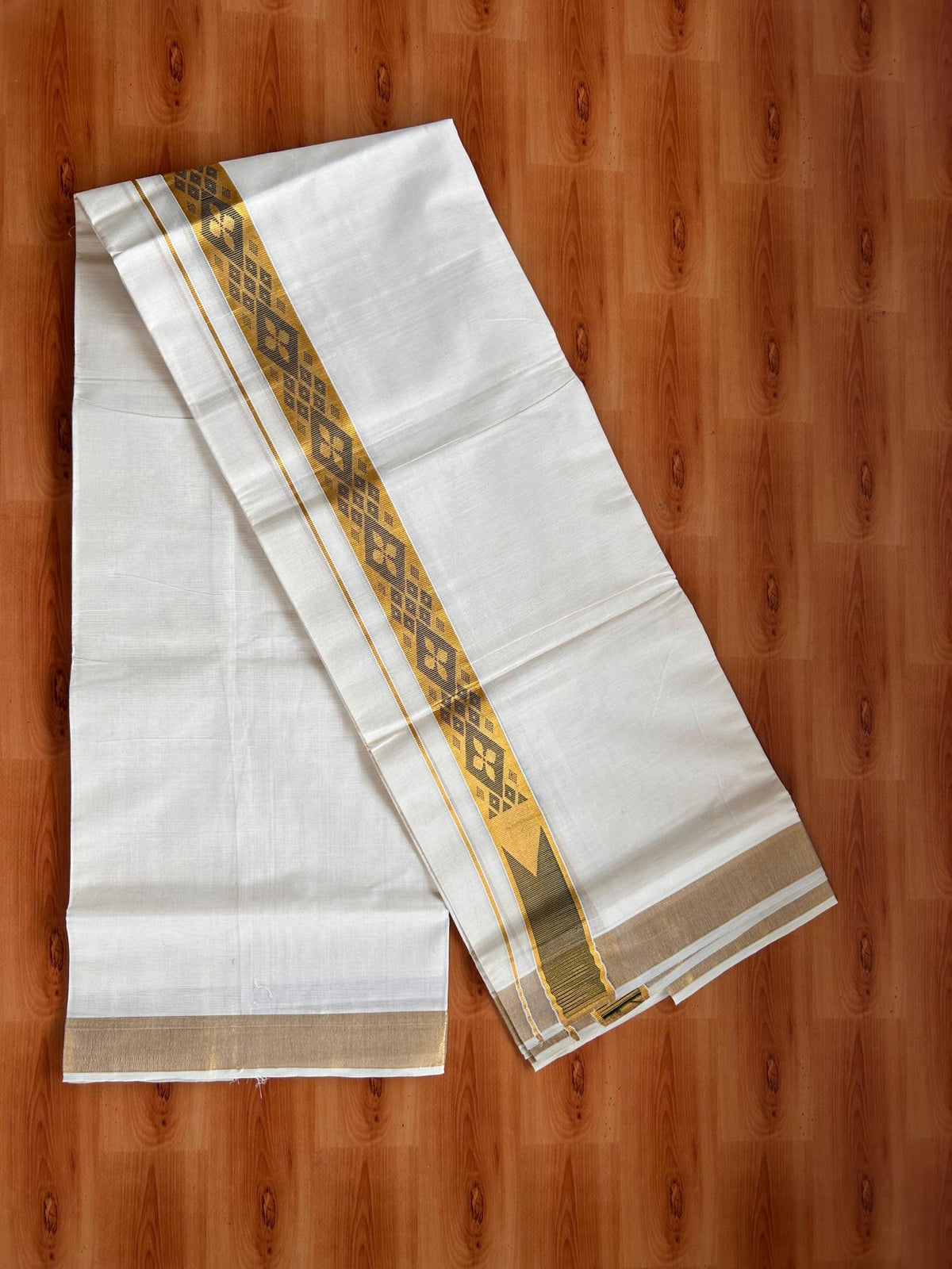 Double Off White (Unbleached) Mund/Dhoti - 20% Discount! KaithariKada Mixed Cotton - 60s - 1.5 inch Dark Green Gold Kasav Jacquard Design Chutty Kara 4 mtr (8.5 Muzham) - 1 KK5520 PMC