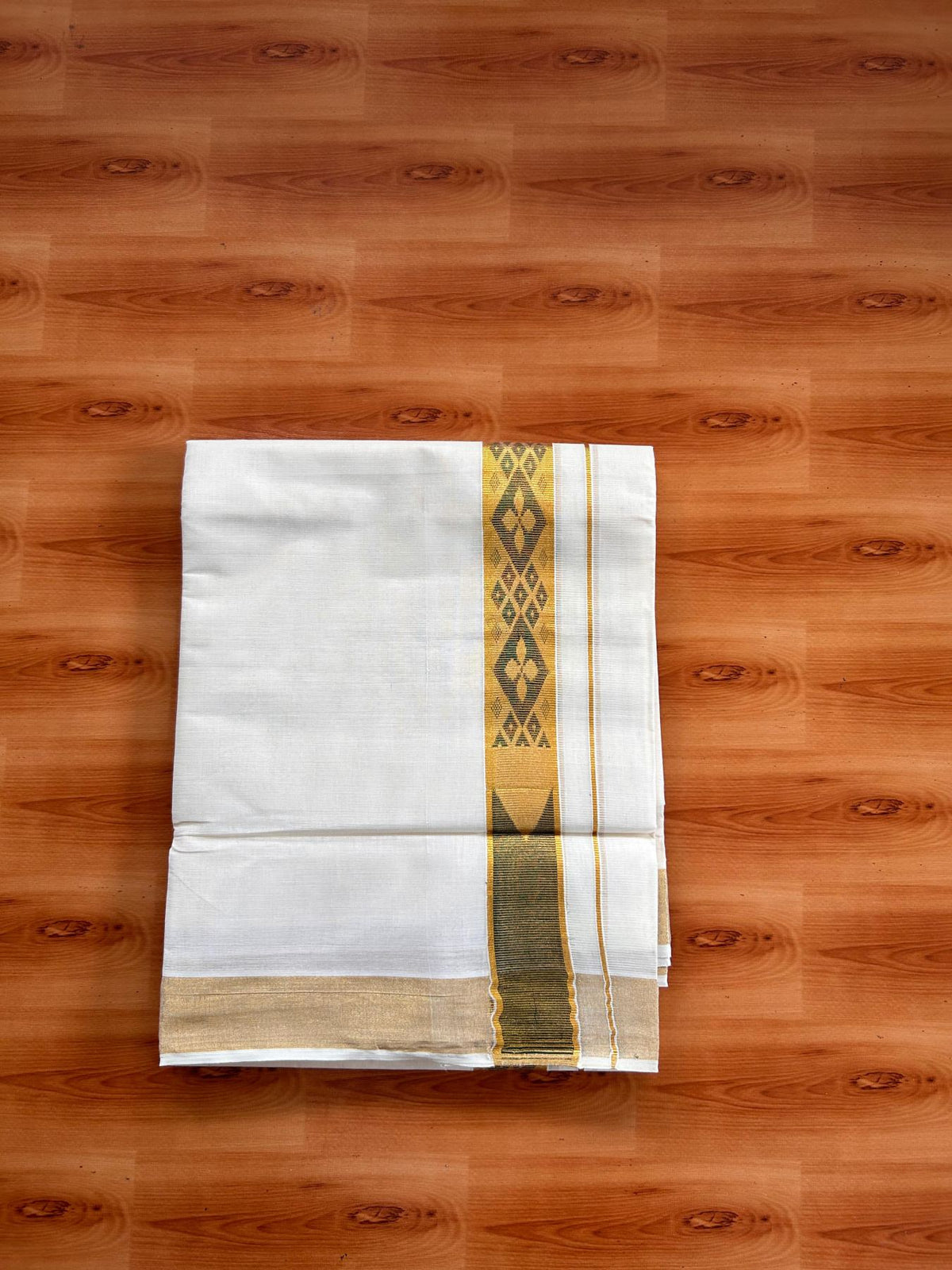 Double Off White (Unbleached) Mund/Dhoti - 20% Discount! KaithariKada Mixed Cotton - 60s - 1.5 inch Dark Green Gold Kasav Jacquard Design Chutty Kara 4 mtr (8.5 Muzham) - 1 KK5520 PMC