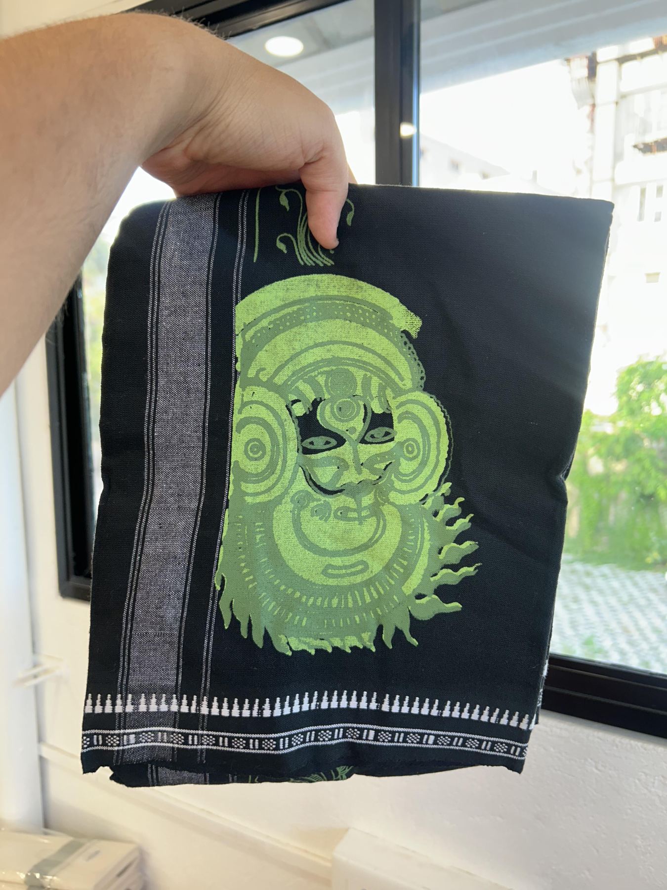 Kaitharikada - Single Kaily / Lungi - Mixed Cotton - 40s twisted - 1.75 inch Green Theyyam Design printed kuppadam kara with Black colour body (2 meter / 4 muzham) - 4 KK8055 SAT