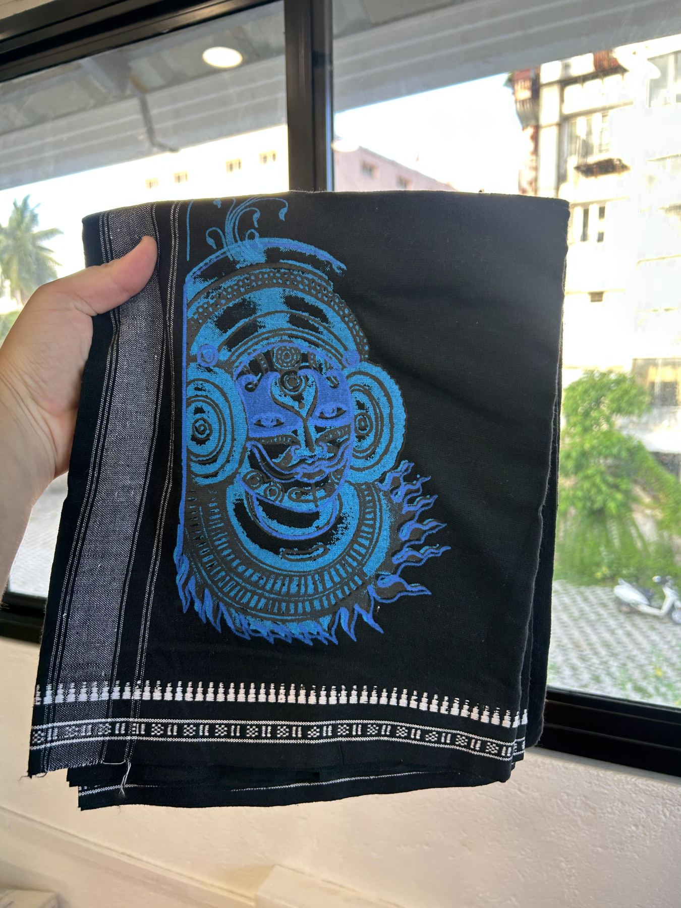Kaitharikada - Single Kaily / Lungi - Mixed Cotton - 40s twisted - 1.75 inch  Blue Theyyam Design printed kuppadam kara with Black colour body (2 meter / 4 muzham) - 6 KK8055 SAT