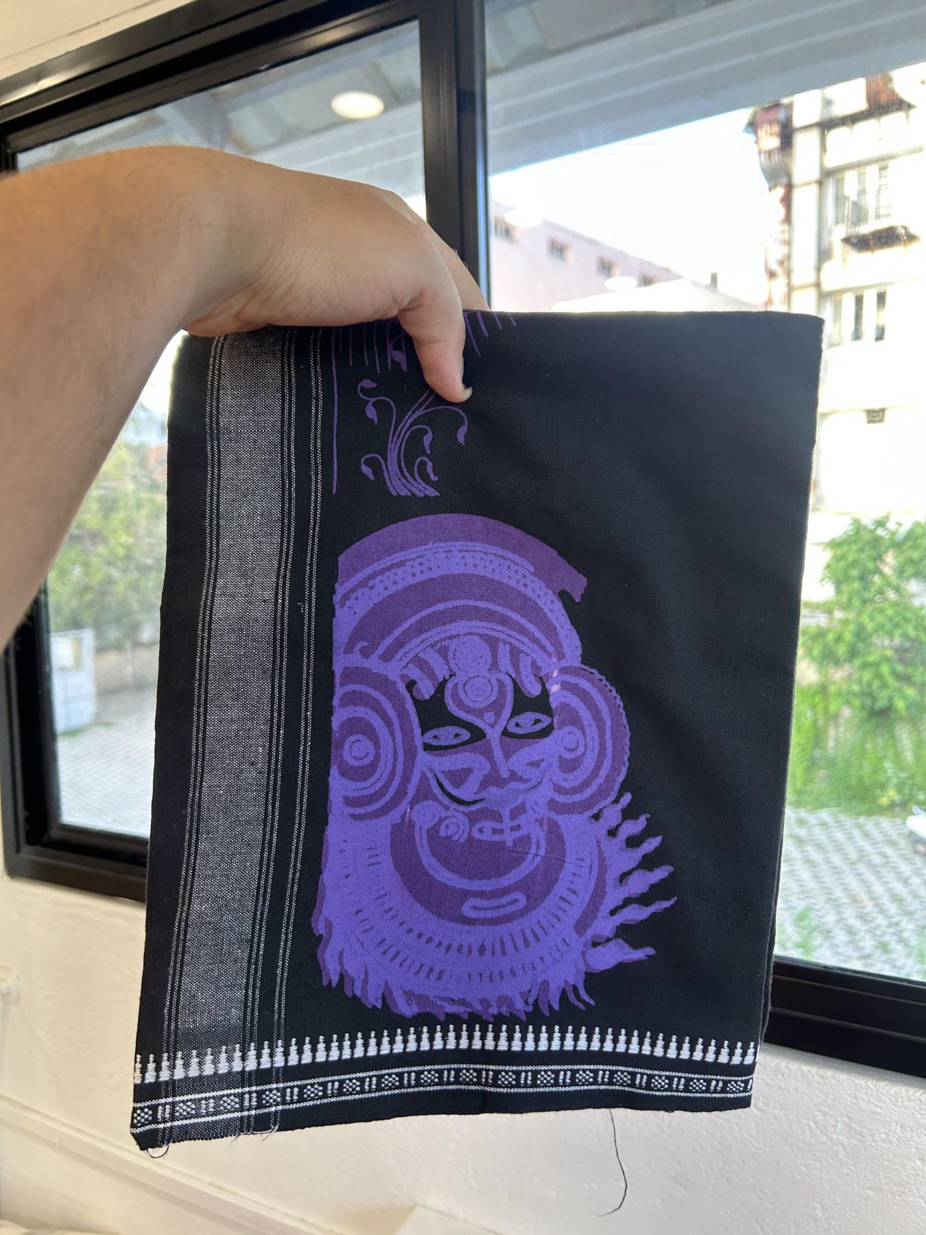 Kaitharikada - Single Kaily / Lungi - Mixed Cotton - 40s twisted - 1.75 inch Violet Theyyam Design printed kuppadam kara with Black colour body (2 meter / 4 muzham) - 2 KK8055 SAT
