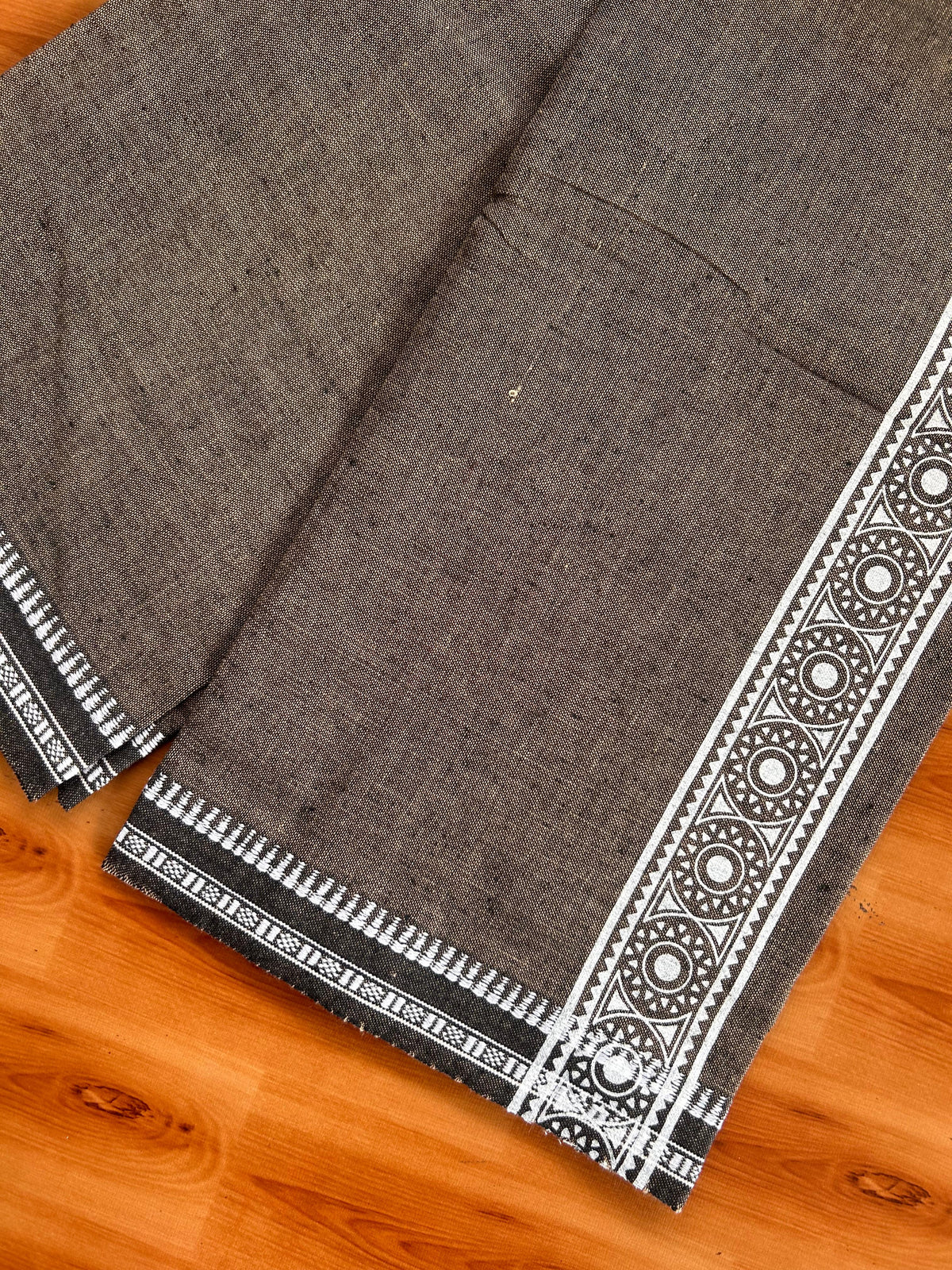 Kaitharikada - Single Kaily / Lungi - Mixed Cotton - 20s twisted - 2 inch White Printed kara with Sand Brown & Black colour body (2 meter / 4 muzham) - 6 KK8082 SAT
