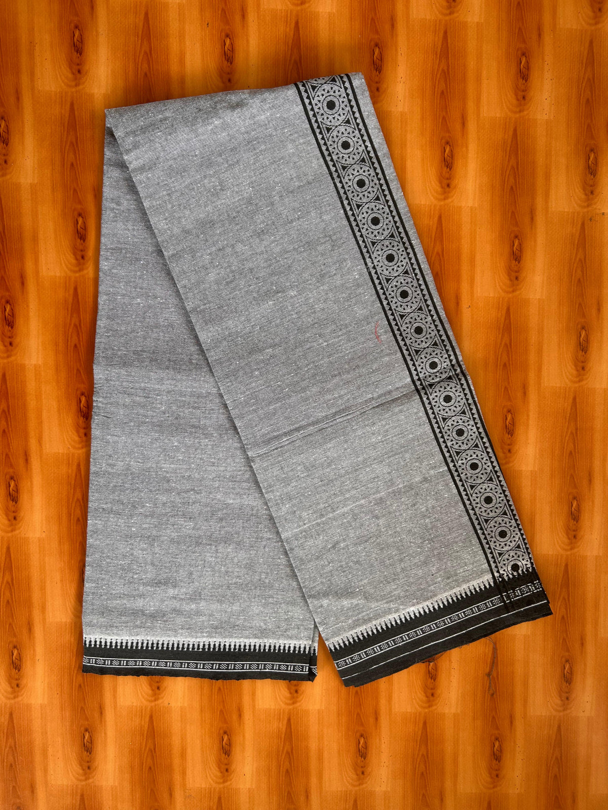 Kaitharikada - Single Kaily / Lungi - Mixed Cotton - 20s twisted - 2 inch Black Printed kara with White & Black Shaded colour body (2 meter / 4 muzham) - 7 KK8082 SAT