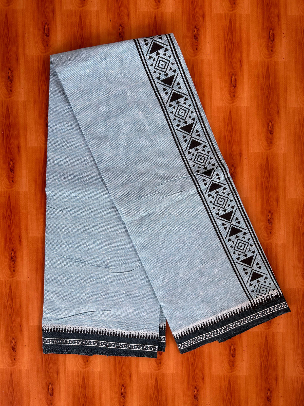 Kaitharikada - Single Kaily / Lungi - Mixed Cotton - 20s twisted - 2.5 inch Black Printed kara with White & Blue Shaded colour body (2 meter / 4 muzham) - 12 KK8082 SAT