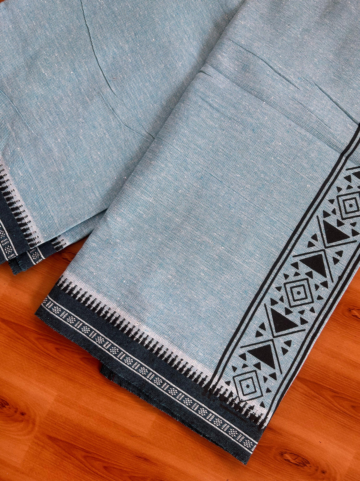 Kaitharikada - Single Kaily / Lungi - Mixed Cotton - 20s twisted - 2.5 inch Black Printed kara with White & Blue Shaded colour body (2 meter / 4 muzham) - 12 KK8082 SAT