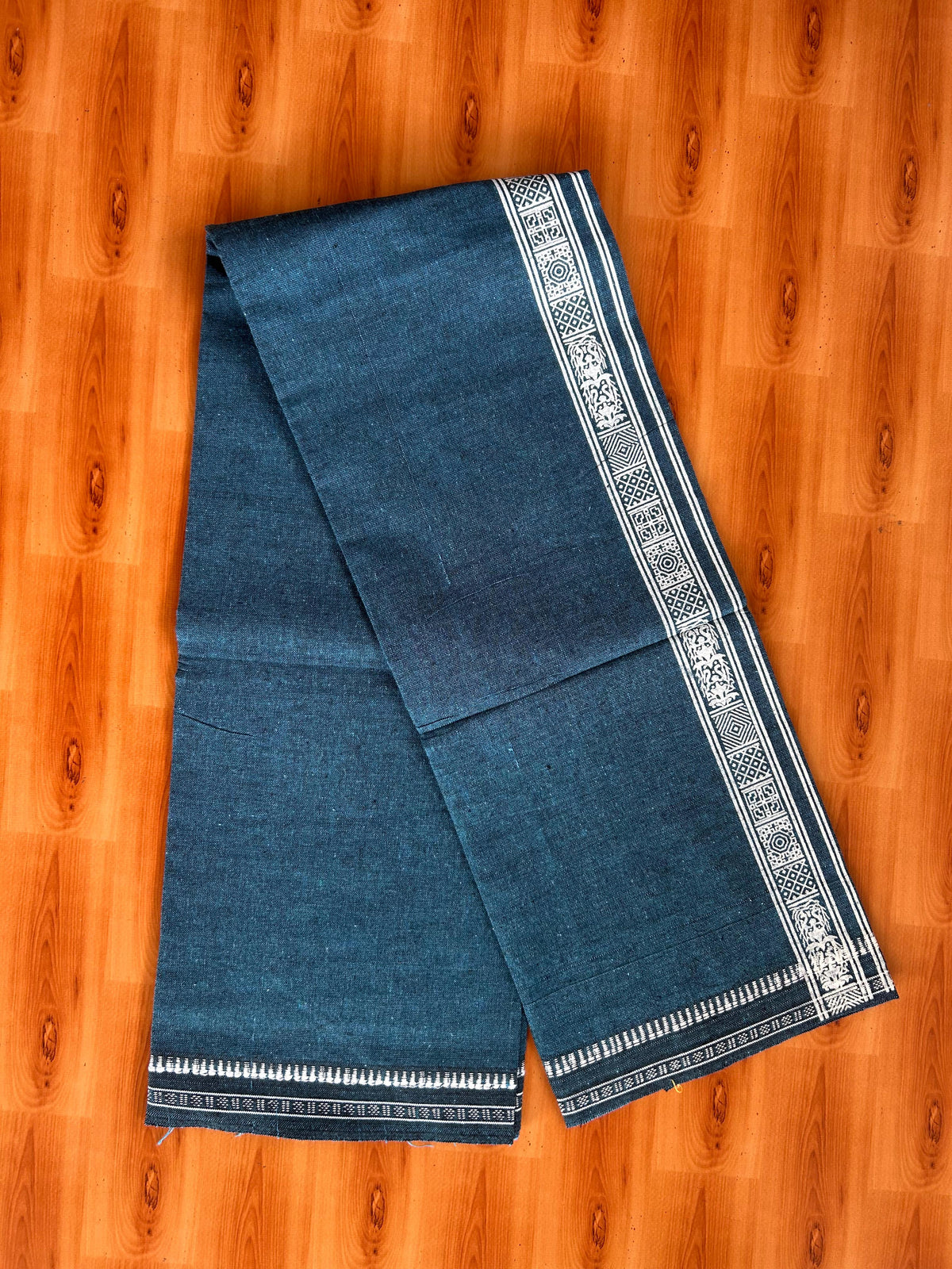 Kaitharikada - Single Kaily / Lungi - Mixed Cotton - 20s twisted - 1.5 inch White Printed kara with Blue & Black Shaded colour body (2 meter / 4 muzham) - 19 KK8082 SAT