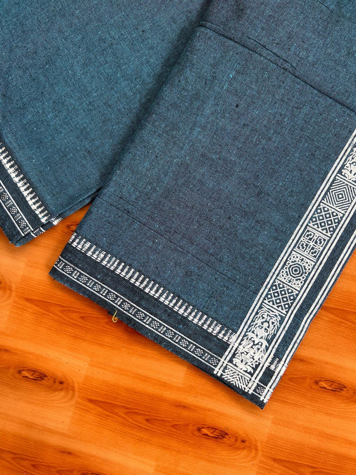 Kaitharikada - Single Kaily / Lungi - Mixed Cotton - 20s twisted - 1.5 inch White Printed kara with Blue & Black Shaded colour body (2 meter / 4 muzham) - 19 KK8082 SAT
