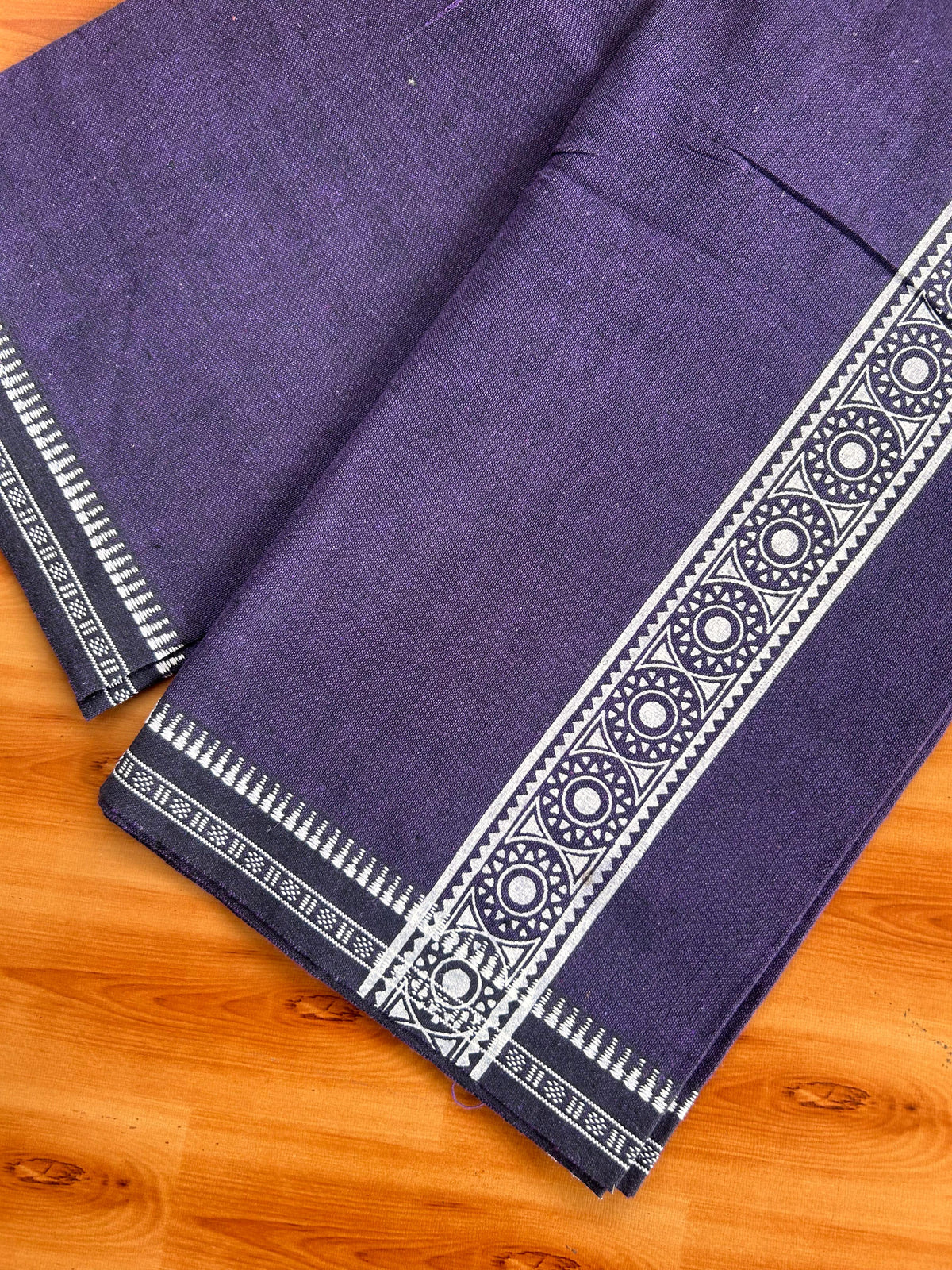 Kaitharikada - Single Kaily / Lungi - Mixed Cotton - 20s twisted - 2 inch White Printed kara with Violet & Black Shaded colour body (2 meter / 4 muzham) - 14 KK8082 SAT