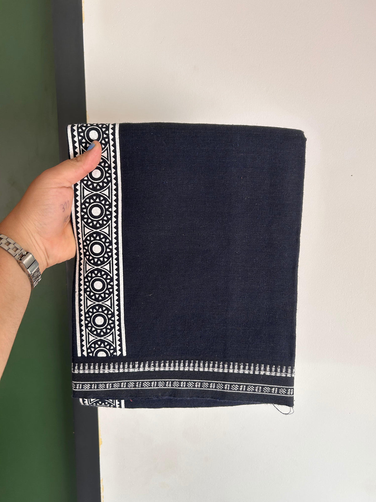 Kaitharikada - Single Kaily / Lungi - Mixed Cotton - 20s twisted - 2 inch White Printed kara with Dark Blue & Black Shaded colour body (2 meter / 4 muzham) - 15 KK8082 SAT