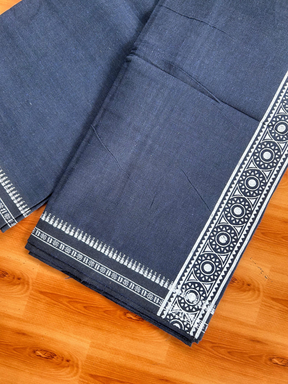 Kaitharikada - Single Kaily / Lungi - Mixed Cotton - 20s twisted - 2 inch White Printed kara with Dark Blue & Black Shaded colour body (2 meter / 4 muzham) - 15 KK8082 SAT