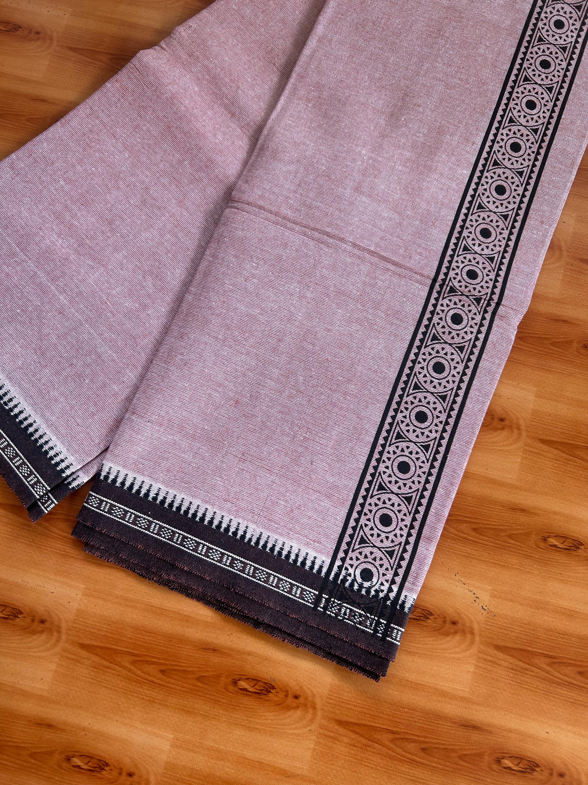 Kaitharikada - Single Kaily / Lungi - Mixed Cotton - 20s twisted - 2 inch Dark Brown Printed kara with Peach Pink & White Shaded colour body (2 meter / 4 muzham) - 16 KK8082 SAT