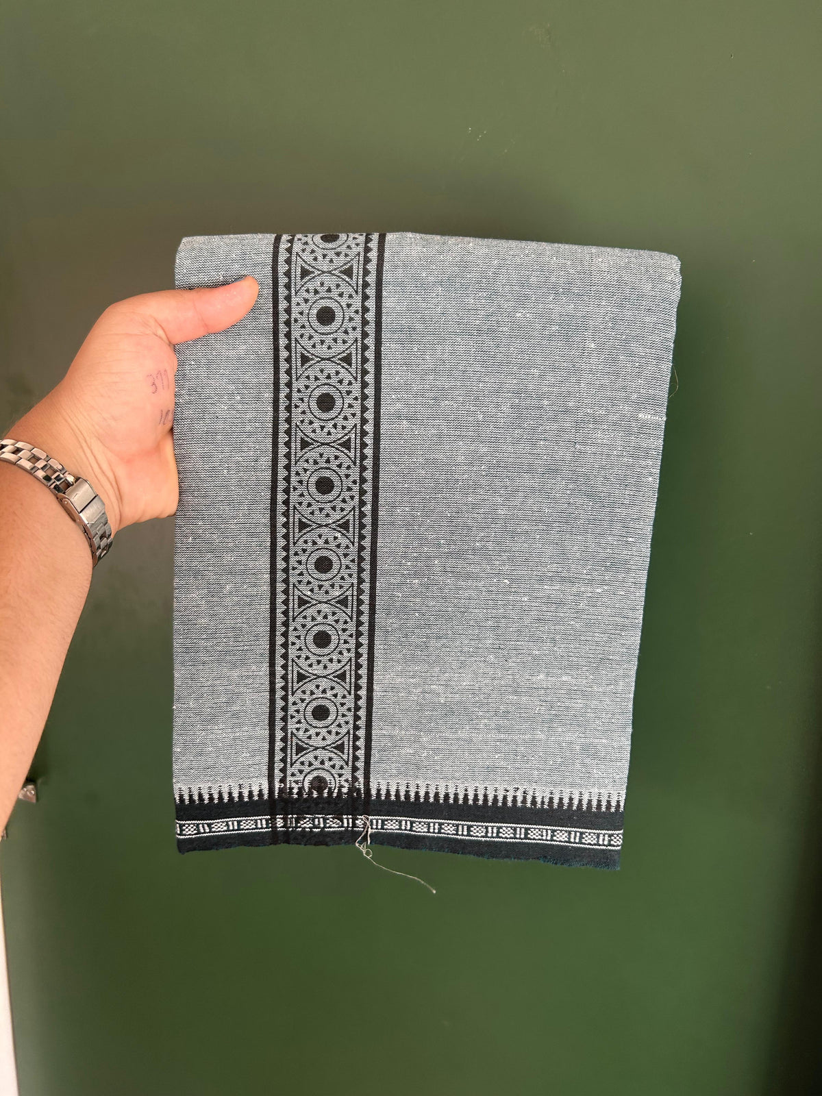 Kaitharikada - Single Kaily / Lungi - Mixed Cotton - 20s twisted - 2 inch Black Printed kara with Peacock Blue & White Shaded colour body (2 meter / 4 muzham) - 9 KK8082 SAT