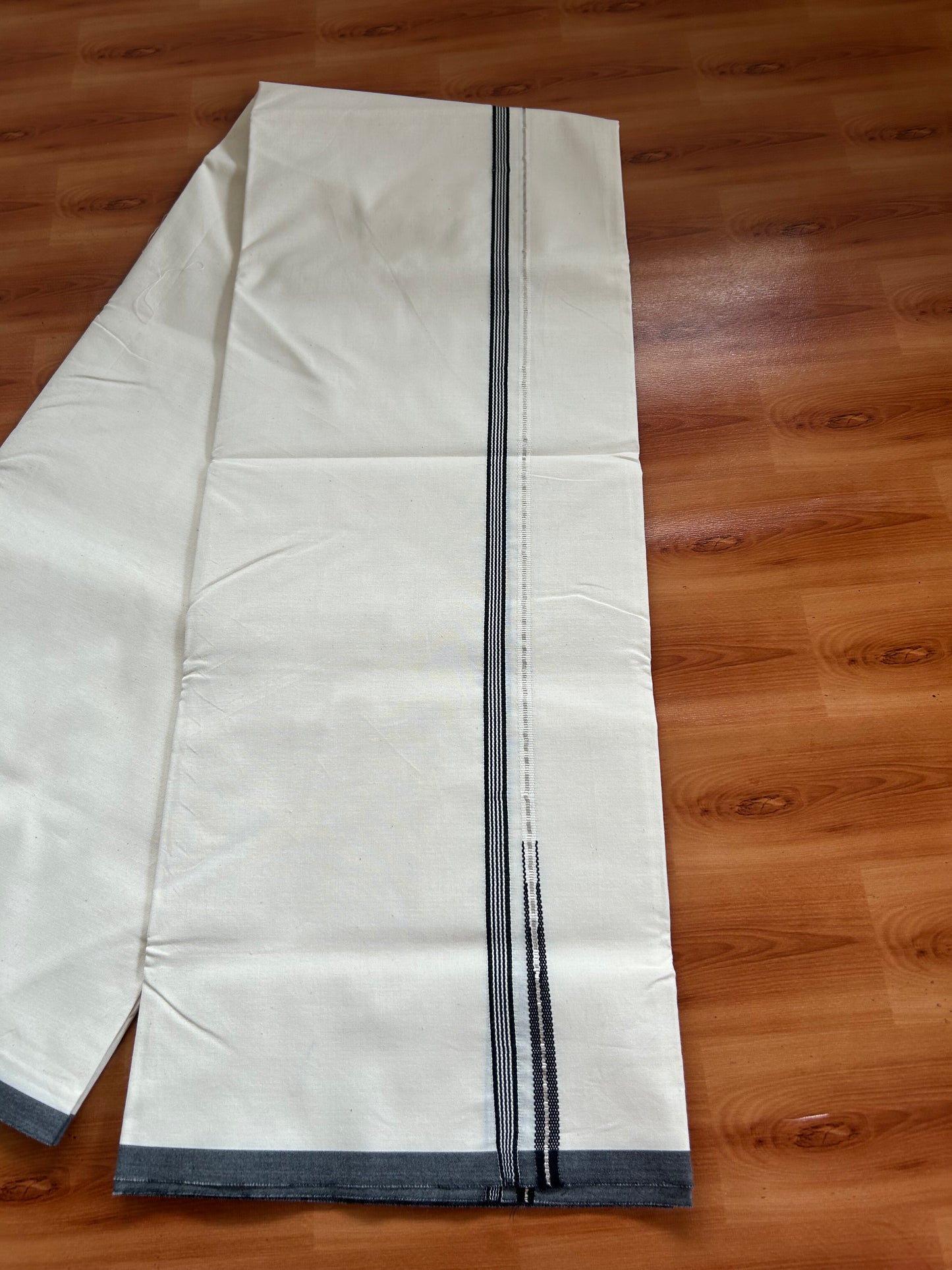 Single Dhoti / Mund Off white - 20% Discount ! KaithariKada Balaramapuram 100% Cotton - (Unbleached) -Twisted 100s Thread- 0.25 inch Puliyilakkara Silver Kasav & Black Striped Chutty Kara (2 meter / 4 muzham)  - 9 KK5381 ASH