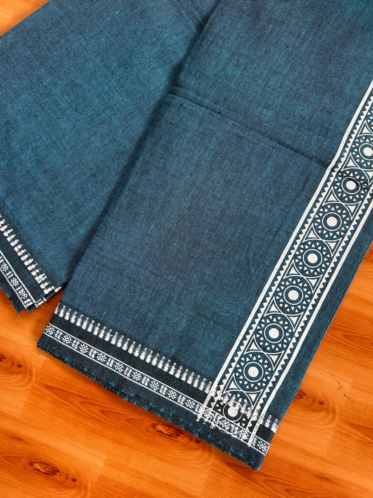 Kaitharikada - Single Kaily / Lungi - Mixed Cotton - 20s twisted - 2 inch White Printed kara with Peacock Blue & Black Shaded colour body (2 meter / 4 muzham) - 17 KK8082 SAT