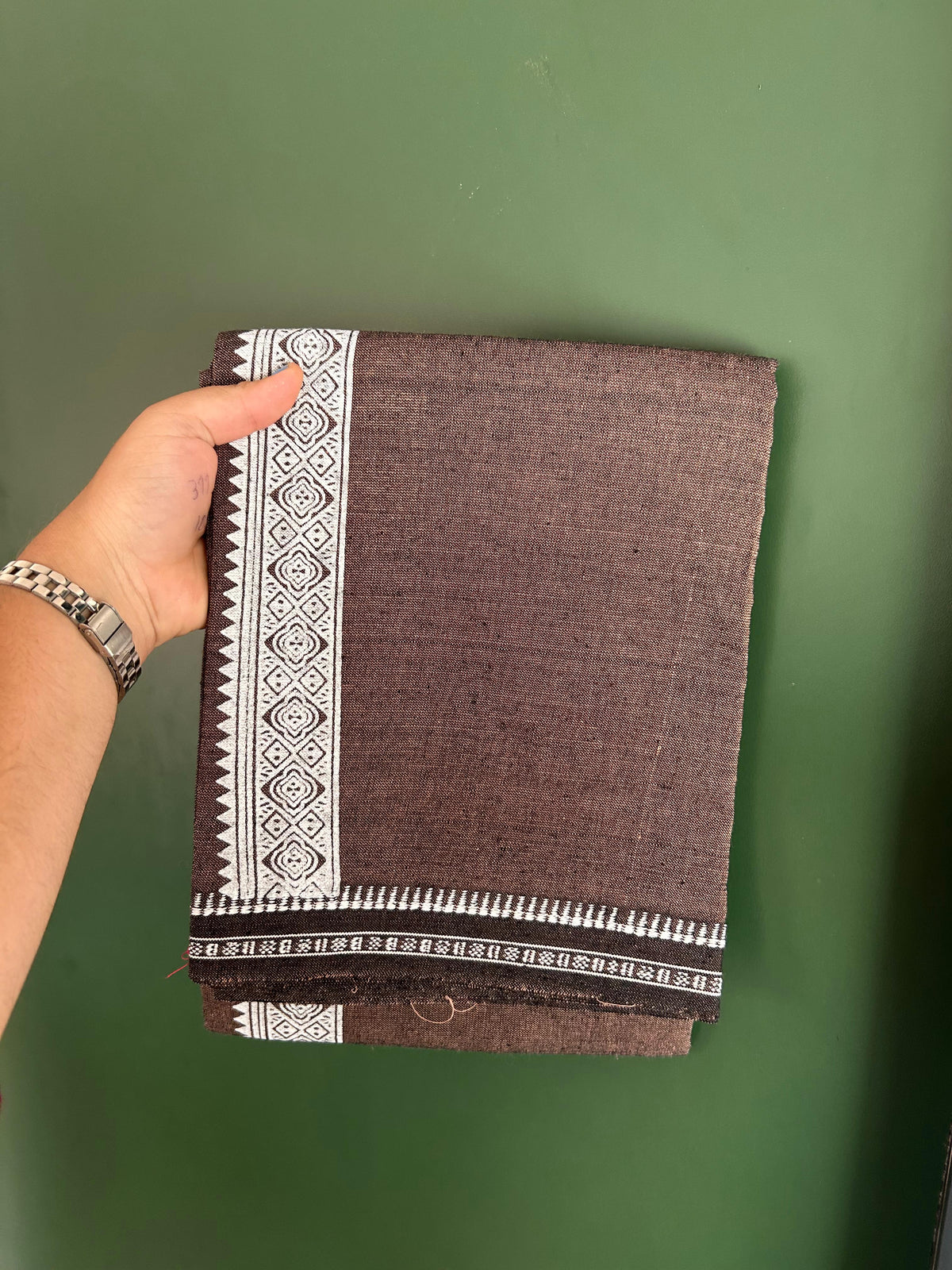 Kaitharikada - Single Kaily / Lungi - Mixed Cotton - 20s twisted - 1.5 inch White Printed kara with Dark Sand Brown & Black Shaded colour body (2 meter / 4 muzham) - 23 KK8082 SAT