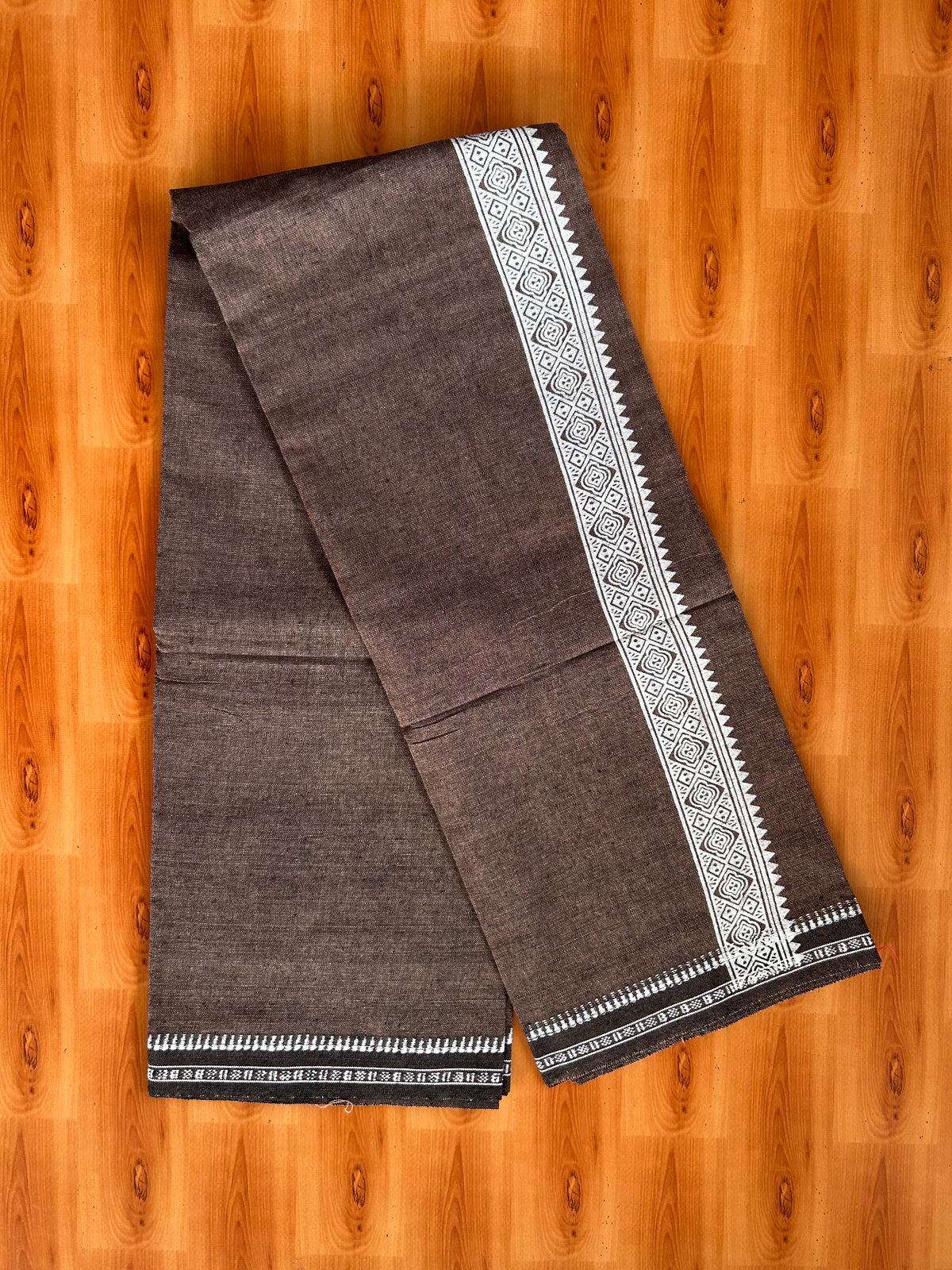Kaitharikada - Single Kaily / Lungi - Mixed Cotton - 20s twisted - 1.5 inch White Printed kara with Dark Sand Brown & Black Shaded colour body (2 meter / 4 muzham) - 23 KK8082 SAT