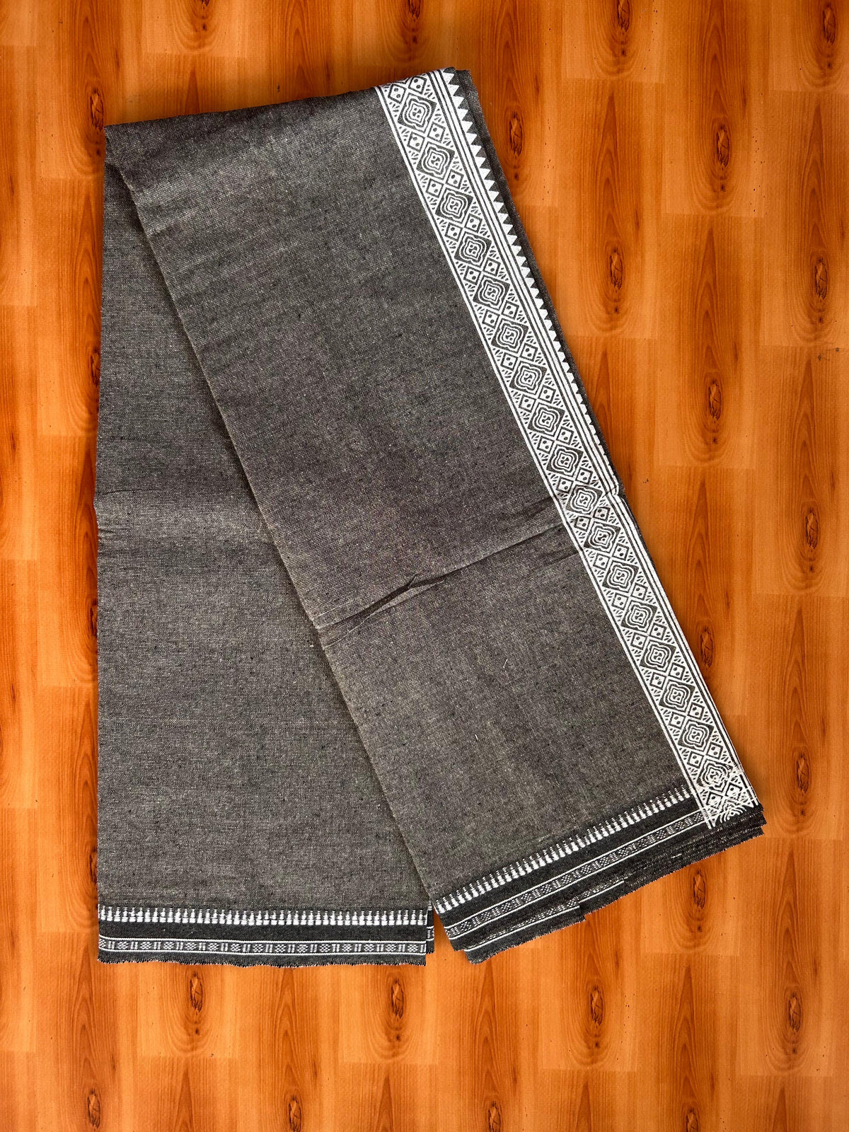 Kaitharikada - Single Kaily / Lungi - Mixed Cotton - 20s twisted - 1.5 inch White Printed kara with Beige & Black Shaded colour body (2 meter / 4 muzham) - 24 KK8082 SAT