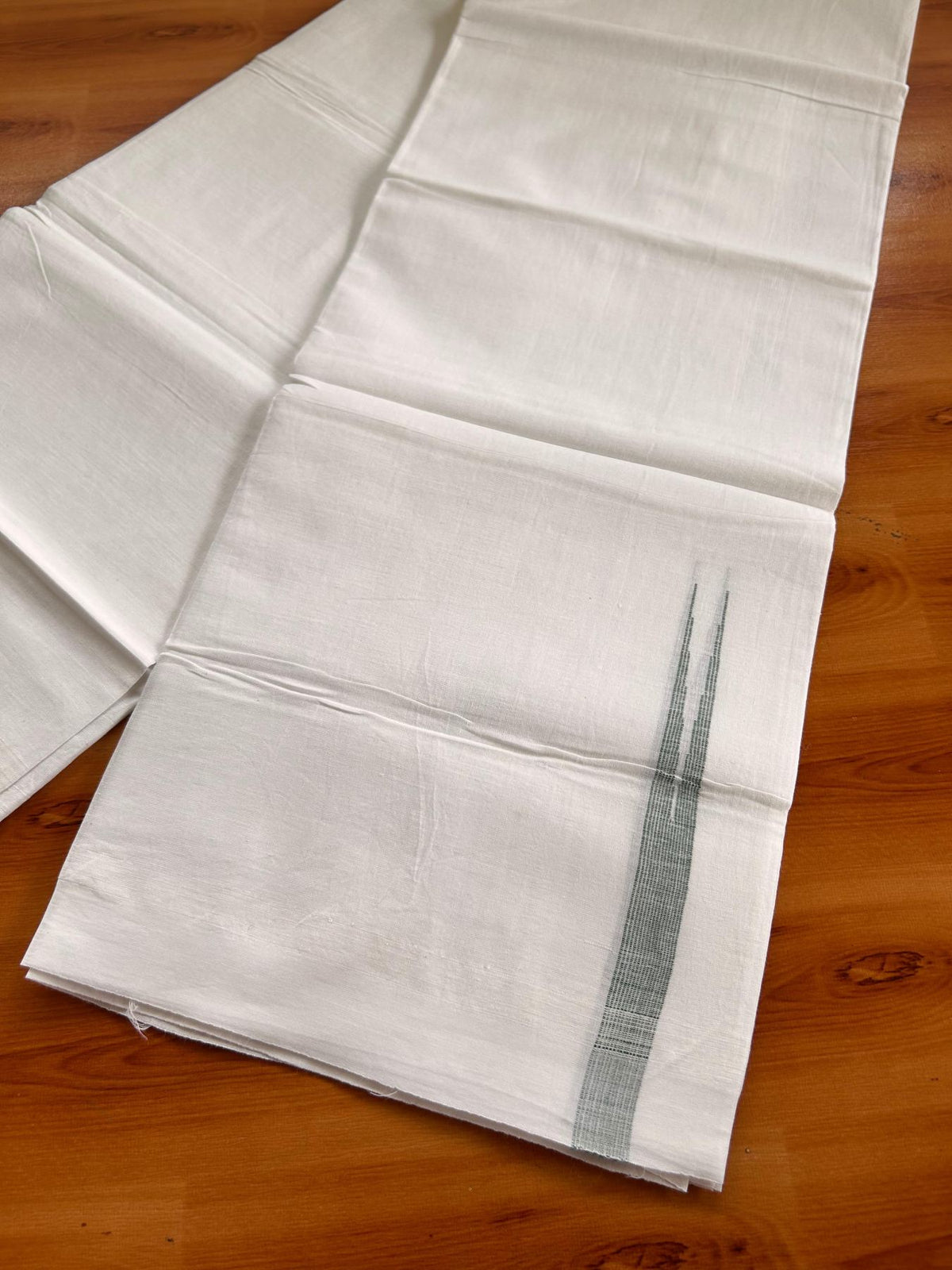 Single Pure white - Kaitharikada 100% Pure Cotton 70x30 Thread Mundu / Dhoti - Puliyilakkara 0.5 inch Green Stripes Chutty (2 meters / 4 mulam) - 6 KK5521 THI