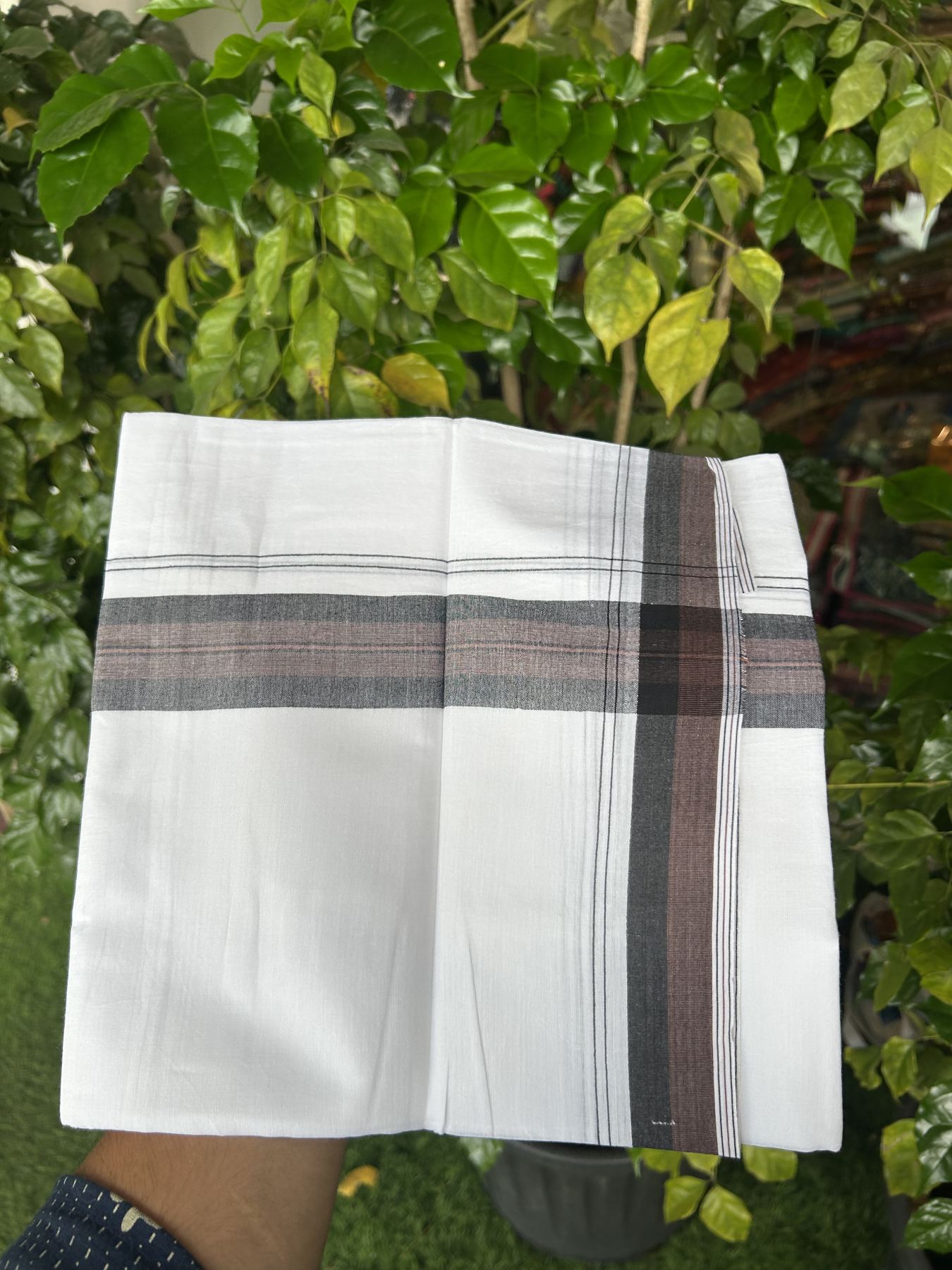20% Discount! KaithariKada Balaramapuram 100% Cotton Double Pure white Mundu/Dhoti - 100X80 - 1.5 inch Black & Brown shaded kara - 4 mtr ( 8.5 muzham) - 117 KK5341 VIN