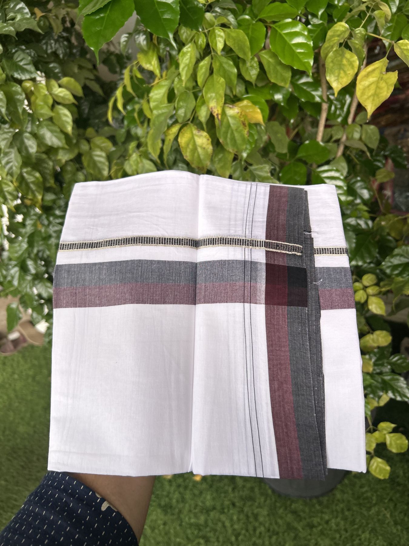 20% Discount! KaithariKada Balaramapuram 100% Cotton Double Pure white Mundu/Dhoti - 100X80 - 1.25 inch Silver Kasav Black & Deep Maroon shaded kara - 4 mtr ( 8.5 muzham) - 89 KK5341 VIN