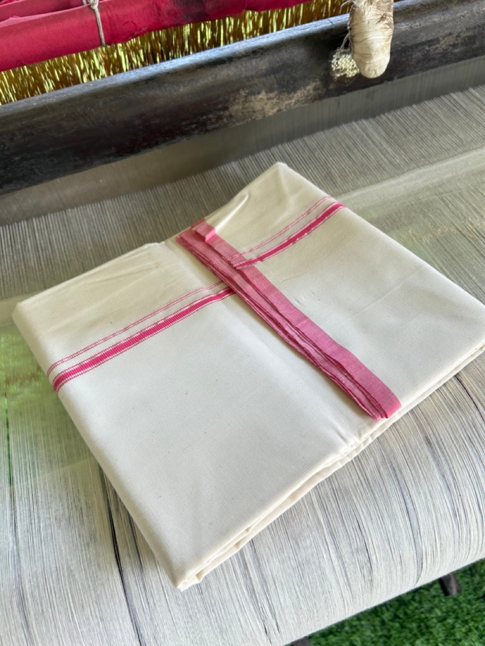 30% Discount!! SIGNATURE KAITHARIKADA EXCLUSIVE SINGLE DHOTI - 100% Cotton Balaramapuram HANDLOOM Single Mundu/Dhoti - Off White - (Unbleached) 2cm Pink & Silver KASAVU Kara (2 metre / 4 muzham)- 1KK5021KAI