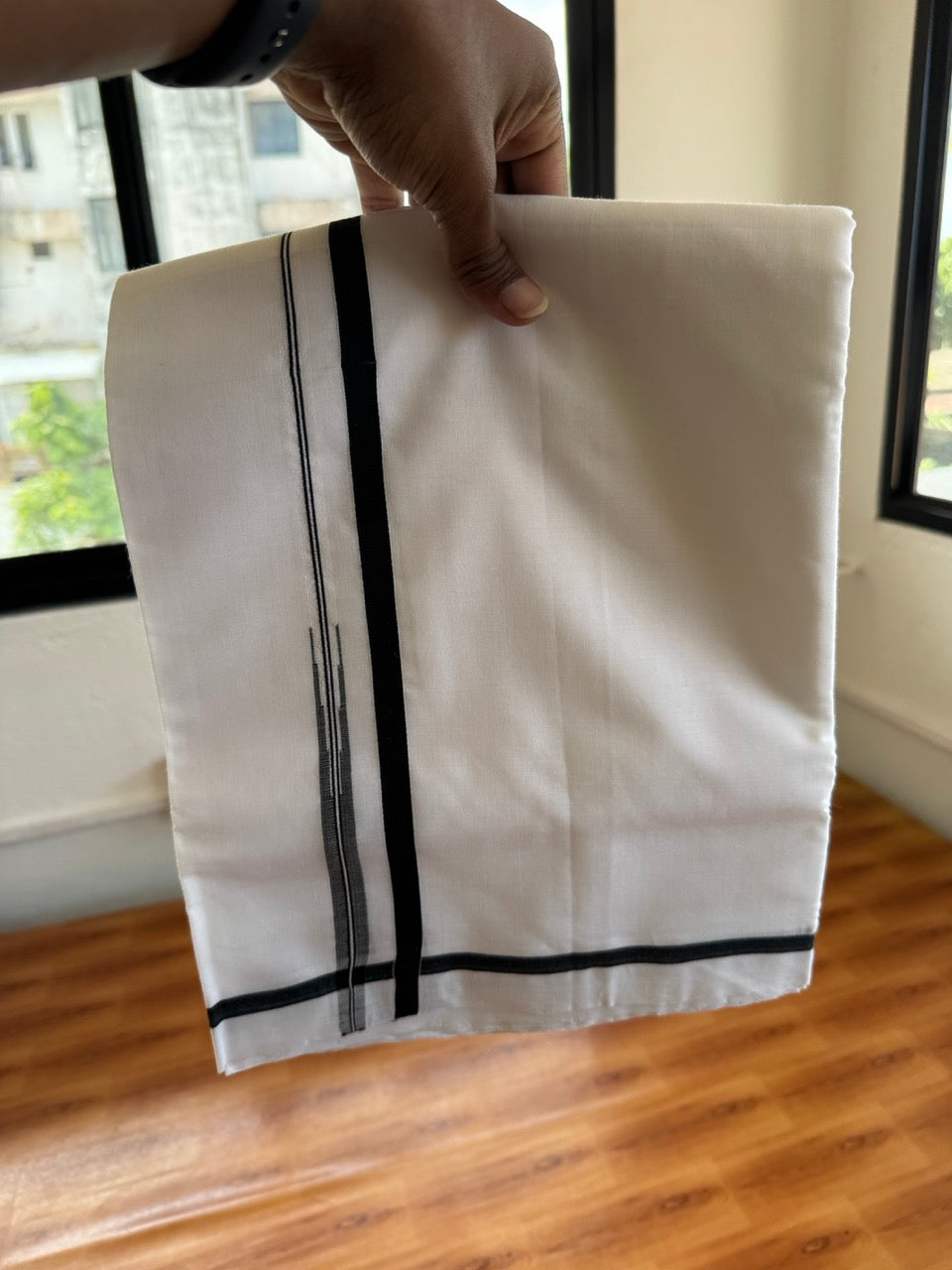 25% Discount!! New Ultra Pure White Thread Handloom - Kerala Handloom - 100% Mercerised Cotton Double Mundu/Dhoti - 120 twisted warp x 80s weft - 1 cm Black Puliyilakkara Chutty 4 mtr (8.5 Muzham) - 1 KK5470 REA